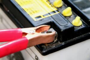 Autobatterie laden: Dauer/Reihenfolge/Tipps