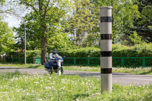 Der Einsatz vom PoliScan FM1 ist vielfältig, z.B. als Messsäule.