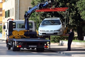 Parkverbot an Kreuzungen – Bei Verstoß droht im Ernstfall das Abschleppen.