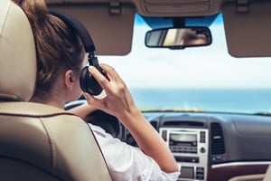 Verkehrstüchtigkeit: Von großer Bedeutung ist es, sich beim Fahren nicht ablenken zu lassen.